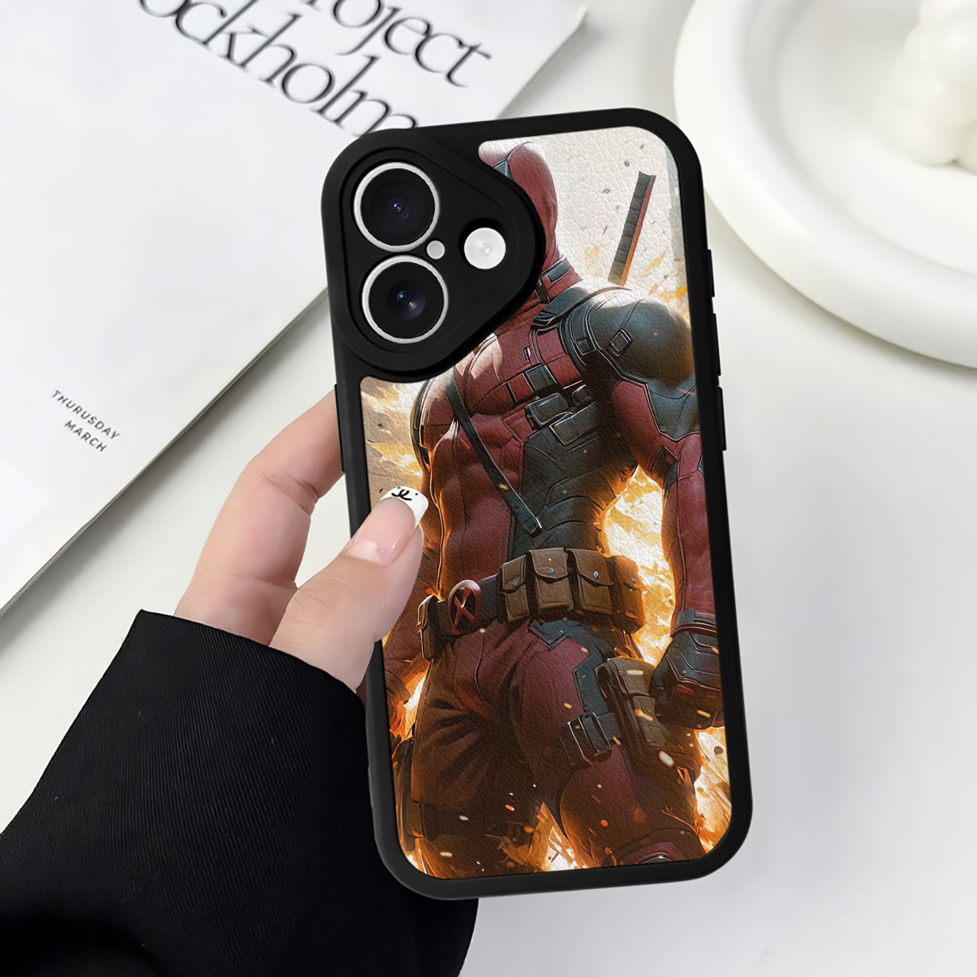 （画像用） Deadpool デッドプール 【iPhone 16シリーズ対応】シリコンスマホケース（レザー調） 材質：シリコン